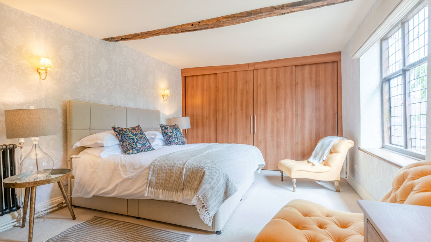 Redbrick Tudor Lodge
