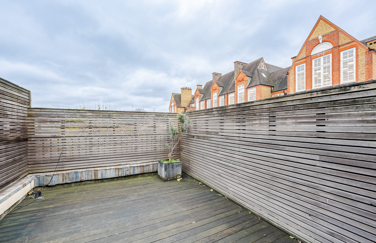 White Minimalist Open Plan Parsons Green
