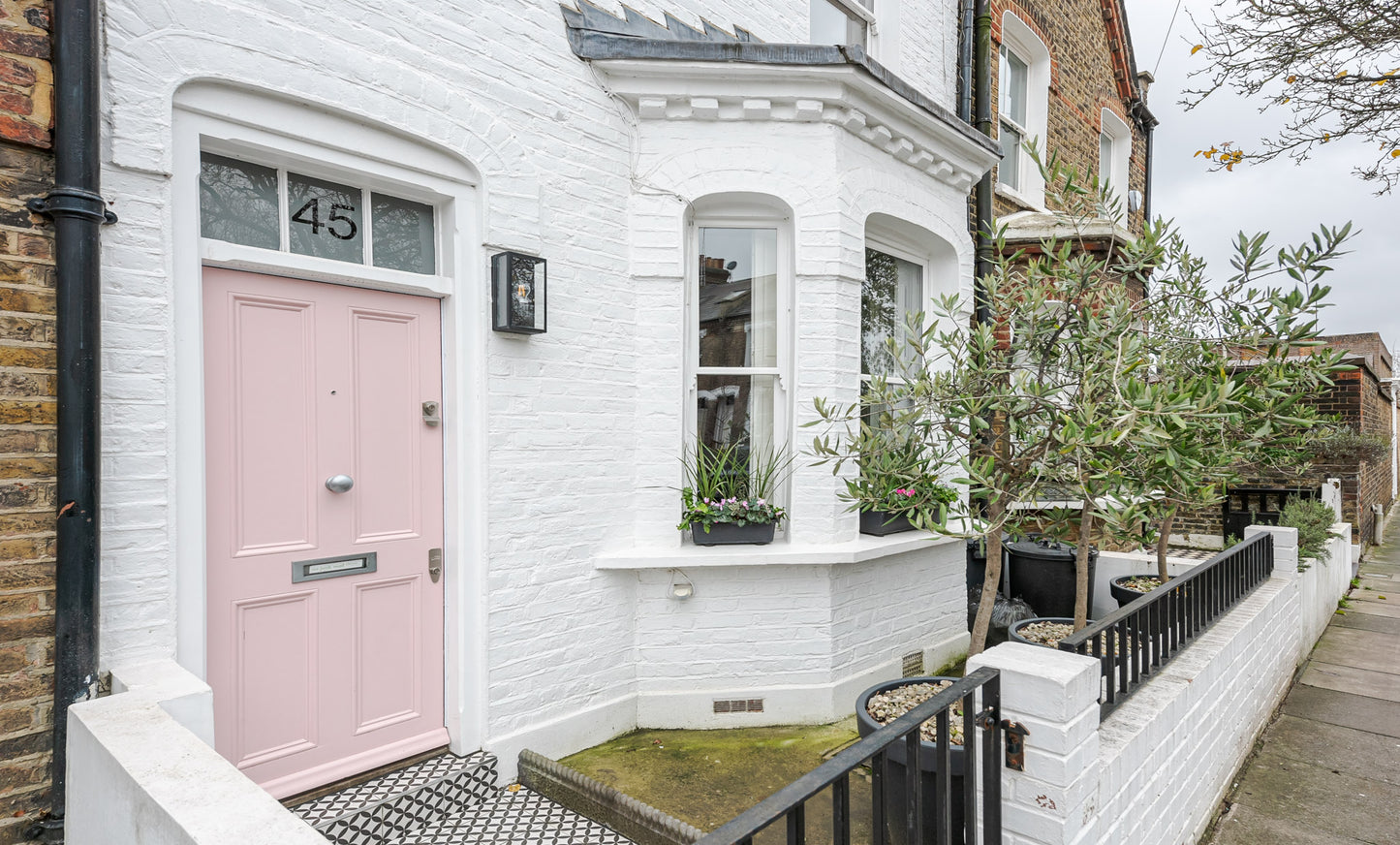 White Minimalist Open Plan Parsons Green