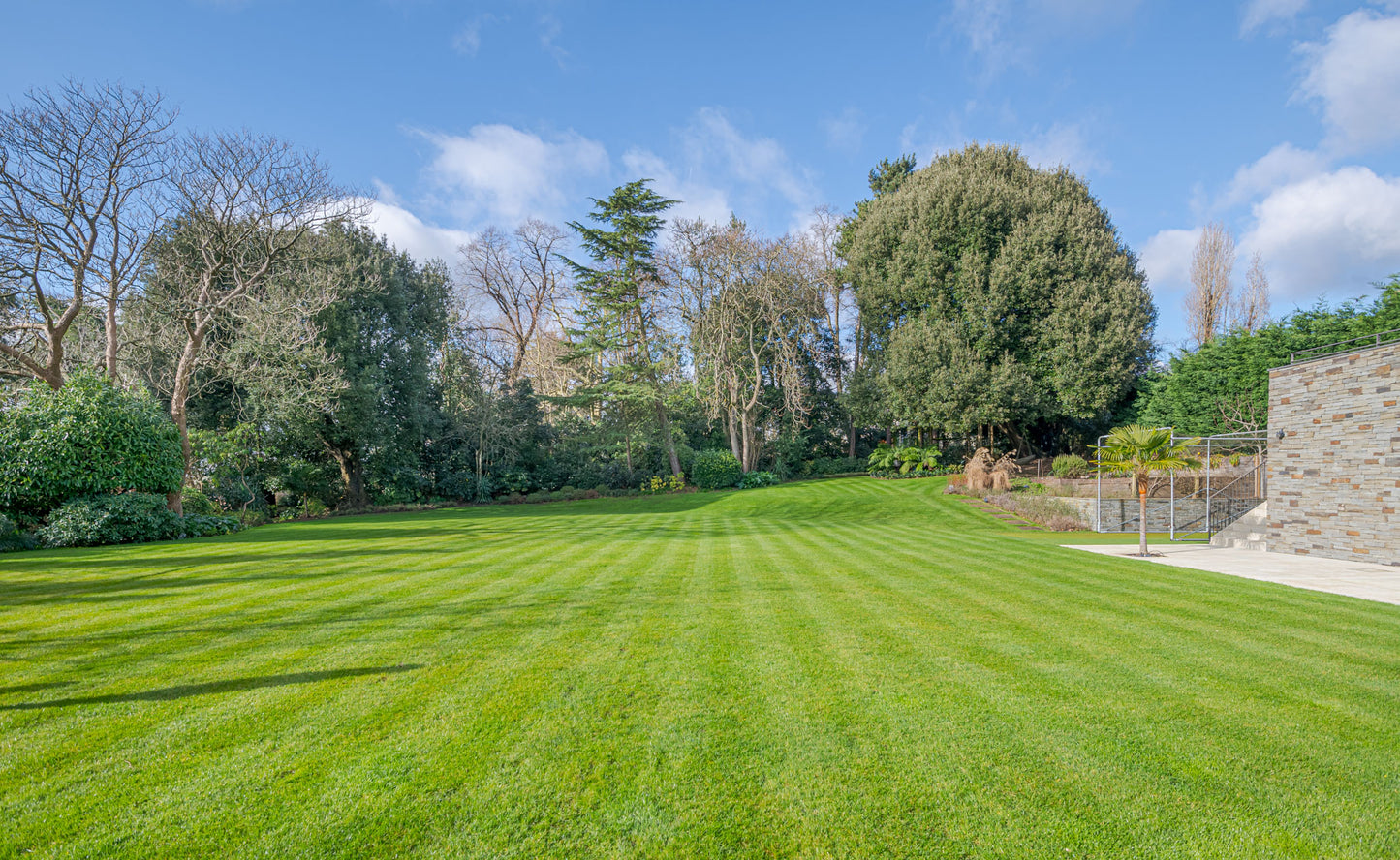 Architectural Gem Glass House Kingston