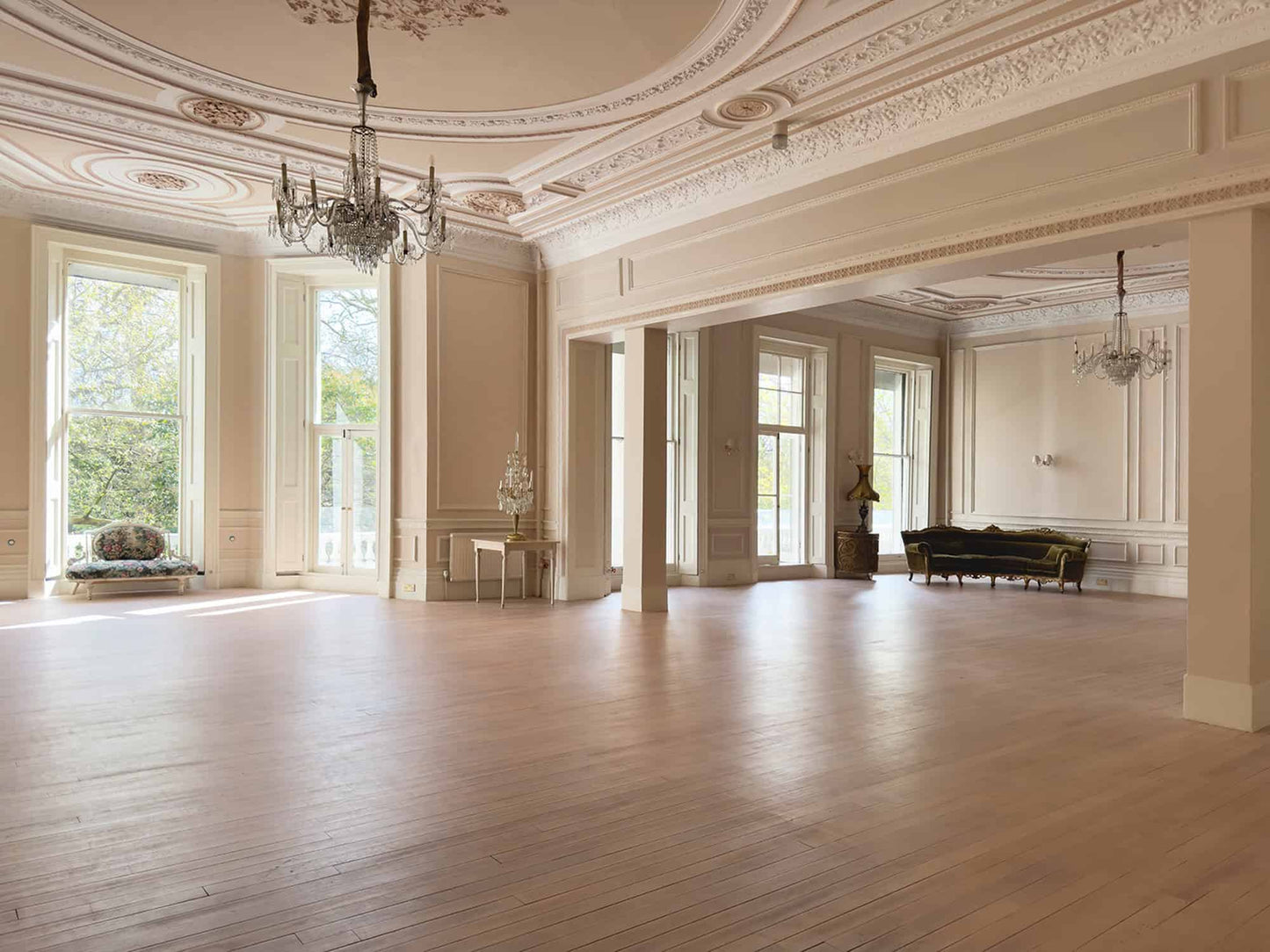 Beige Georgian Townhouse Suite